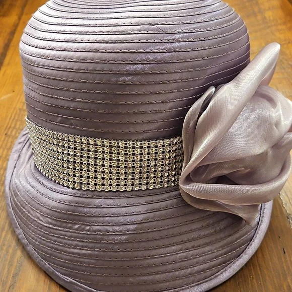 Vintag Whittall & Shon Elegant Purple Cloche Hat with Flower 
